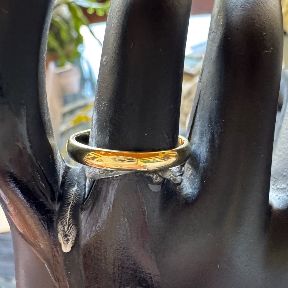 10k Elegant Gold Band Ring new size 8 real gold! #51